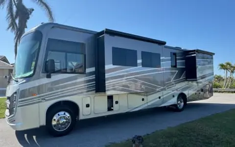 BRAND NEW 2025 Entegra Vision XL!!