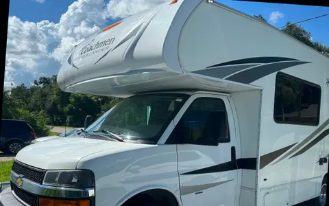 Wayne’s Coachmen Freelander- Comfortable & Road-Ready Class C