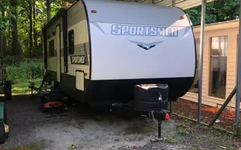 26’ comfortable travel trailer