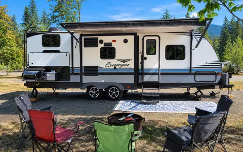 2018 Surveyor 247BH Dog Friendly + Bunkhouse + Island, Sleeps 8