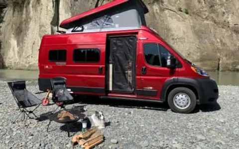 2022 Winnebago Solis 59P