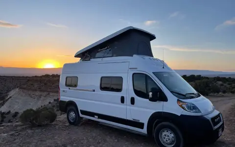 2022 Winnebago Solis 59P