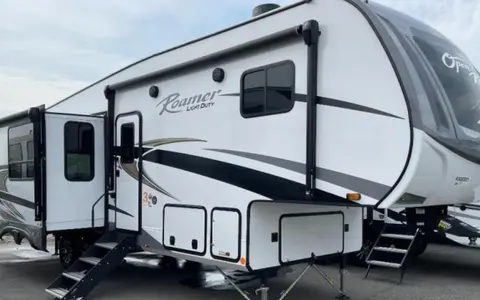 5TH WHEEL CAMPER WITH ROOM FOR EVERYONE!