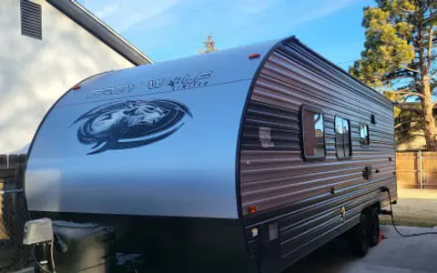 "Like new" clean! LUXURY AMENITIES!! 2022 Forest River Cherokee Grey Wolf