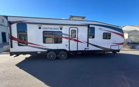 Genesis Supreme 32ft w/ Huge Garage!