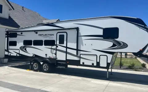 2021 Grand Design Reflection 34' bunkhouse