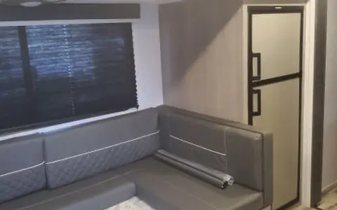2022 Coleman 2 Bunks with Queen Bed