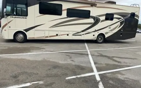 2019 Thor Motor Coach Hurricane 35M