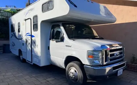 2016 Thor Motor Coach Four Winds Majestic
