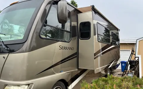 Mac's Thor Motor Coach Serrano Z 31 Class A