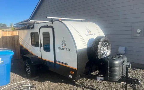 Ember off-grid Square Drop Trailer