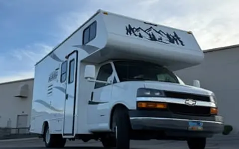 Cozy & Easy-to-Drive Class C RV
