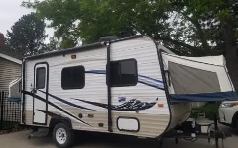 2014 Skyline Nomad *with Solar!