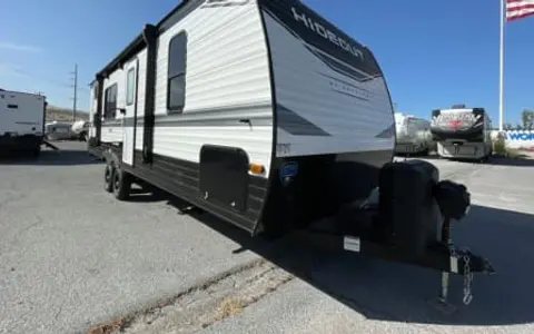 Keystone Hideout Bunkhouse Trailer – Your Adventure Awaits!