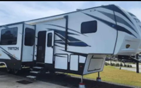 2018 Dutchmen RV Voltage V3305