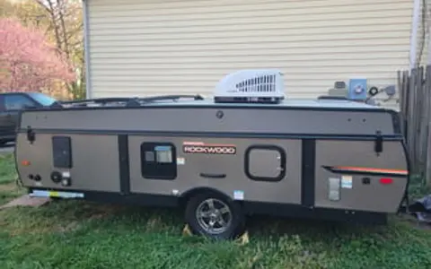 2022 Rockwood Freedom 2318G Pop-up Camper