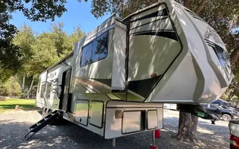 ATTITUDE 4028DGF 28FT CARGO ROOM, VERY SPACIOUS!!