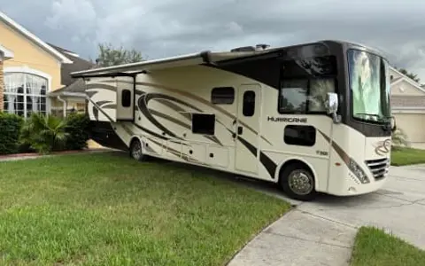 Sunshine Cruiser – Family-Friendly & Adventure Ready