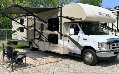 "The Voyageur" Thor Motor Coach Freedom Elite