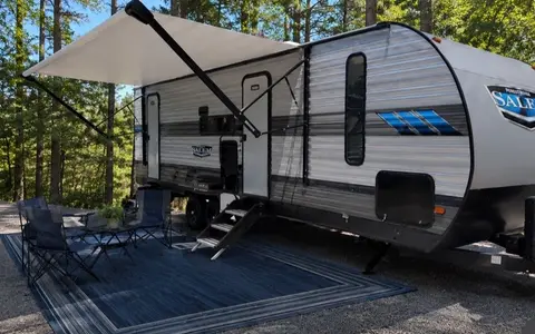 Clean, Well-Maintained Family Camper | Sleeps 6–8 | Queen Bed + Bunks