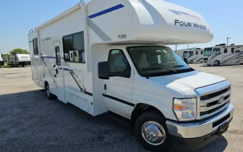 Modern, Spacious & Road Trip Ready – Rent the 2026 Four Winds 28Z