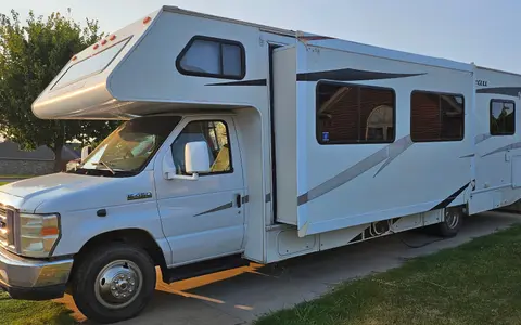 Four Winds Chateau 31B Class C Motorhome