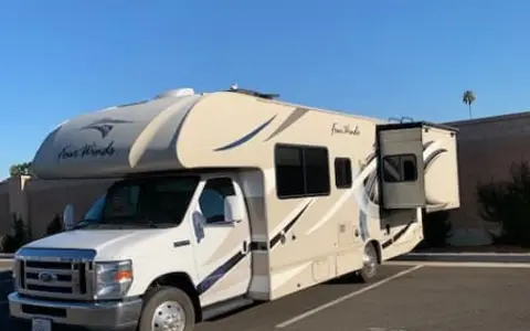 Thor Four Winds- Mid size family RV, sleeps 8
