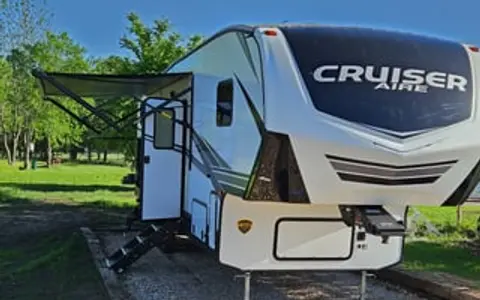 Delivery Only - Huge space 5th wheel