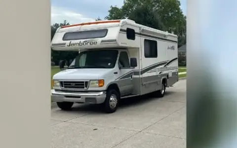2004 Fleetwood Jamboree 23E 24' Class C Motorhome
