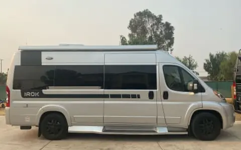 2020 Fleetwood IROK FSL w/solar lithium battery + FREE Unlimited WiFi Inter