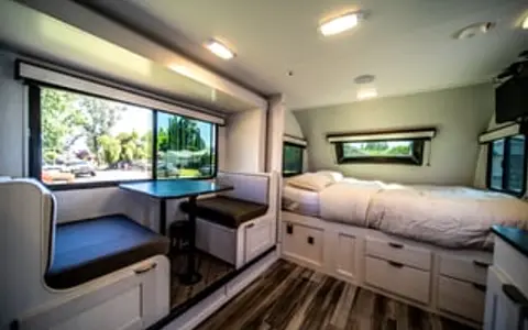 Roomy Trailer Under 5000lbs! (Sleeps 6 & Delivery)