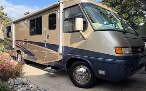 Ryker's Mint Airstream Land Yacht 30 Slide Class A