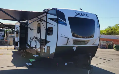 The Lakeside Lodge XLR 3310 Toy Hauler Hyperlite HD Ocean View