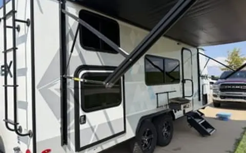 Luxury Family Camper | Sleeps 5 with Bunkhouse!