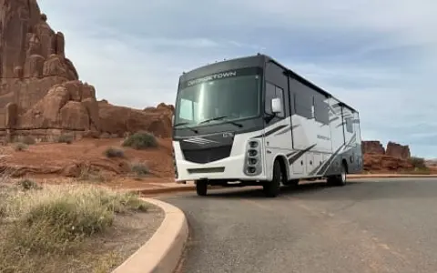 2021 Georgetown GT5 - 2 baths / sleeps 6