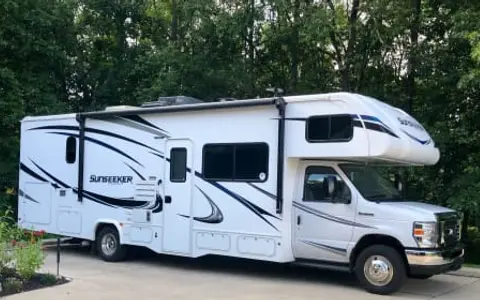 2018 Forest River Sunseeker - Easy to drive/operate, Comfy Coach!