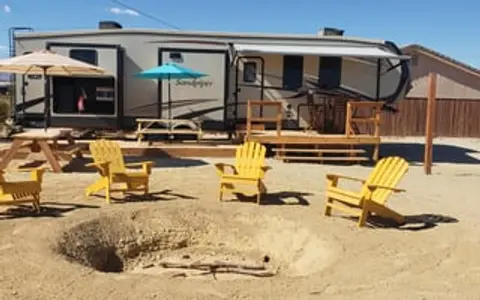 2017 2 Bed/2 Full Ba 43' 5th Wheel + Pool and Hot Tub Option + 2 Bed / 2 Ba House Option