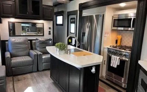 2021 Highland Ridge RV Silverstar XLT 427BHS