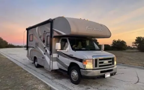 Thor Four Winds with Solar Power (Clean | Easy to Drive | Pet Friendly)