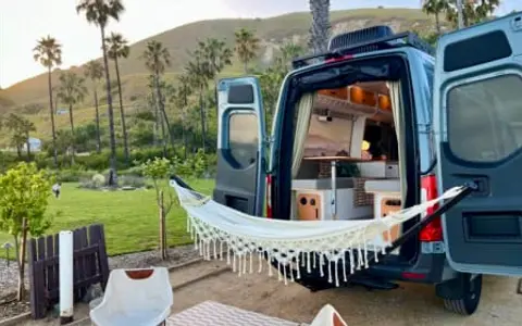 *Zona* 4x4, UNLIMITED MILES + Hitch Hammock, Paddle Boards and Projector!