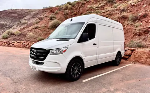 Luxury Sprinter w/ Shower, toilet, Kitchen
