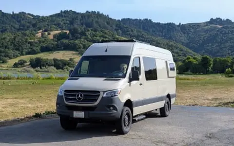 2020 Mercedes Sprinter 170 - 4x4 - Custom Van - Shower, Toilet, Pets