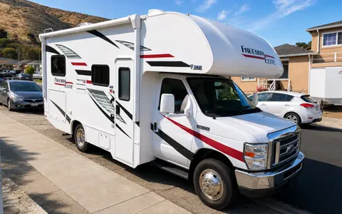 California Dreamer Thor Motor Coach Freedom Elite Class C
