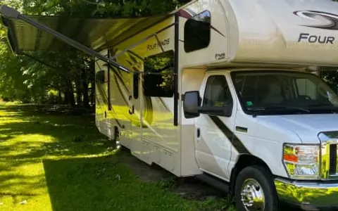 Memory Maker-2019 Thor Motor Coach Four Winds