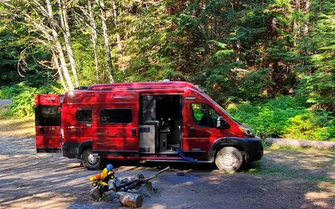 "Roy" Winnebago Solis 59P