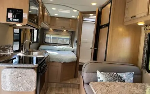 2019 Thor Four Winds 23U O2