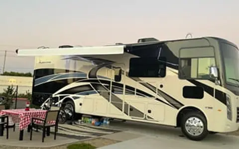 2022 Thor Hurricane - Your Luxury Rolling Retreat