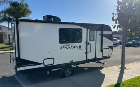 Grand Design- Kid/pet friendly RV/Dry camping