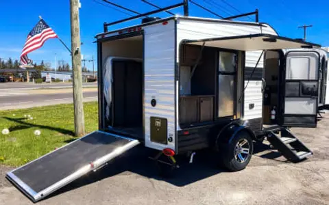 Sunray Sport Toy Hauler Camper - Easy tow, Clean