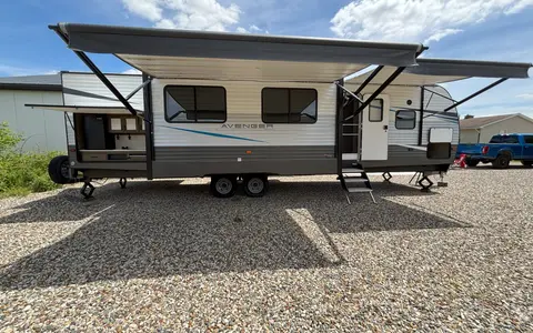 Matt's Prime Time Avenger 32QBI Travel Trailer